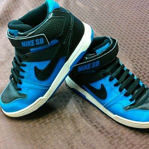 Boys nike sb